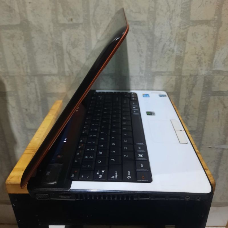 Laptop Lenovo Y460 Cor i3 Ram 4GB/500GB Dualvga Nvdia Geforce GT 425M Windows 10