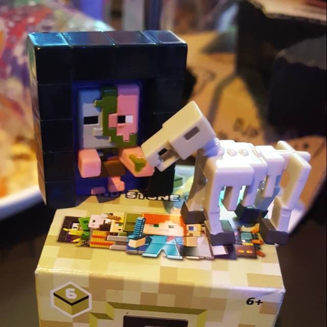 Minecraft mini figure