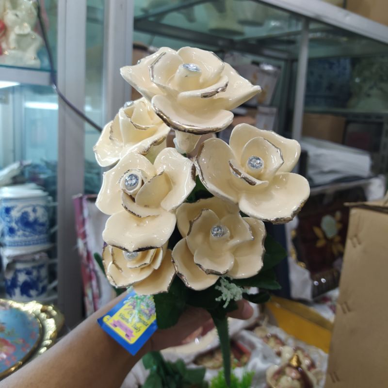 Bunga keramik London cream