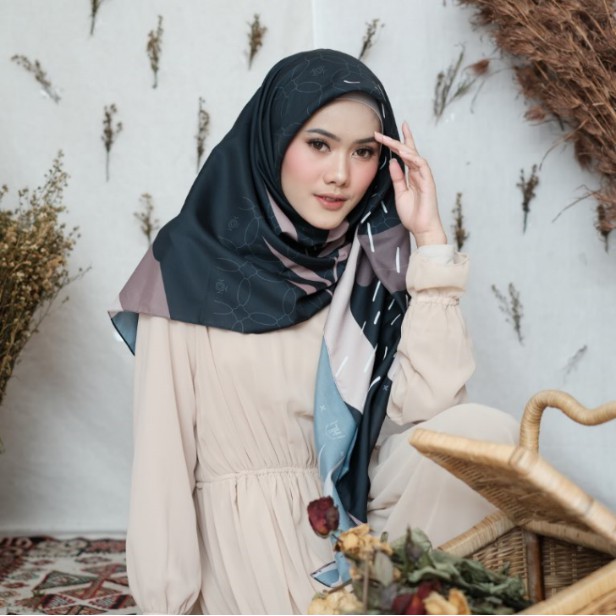 KERUDUNG SEGI EMPAT PRINTING MOTIF JILBAB SEGIEMPAT HIJAB SEGIEMPAT SCARF LEONA