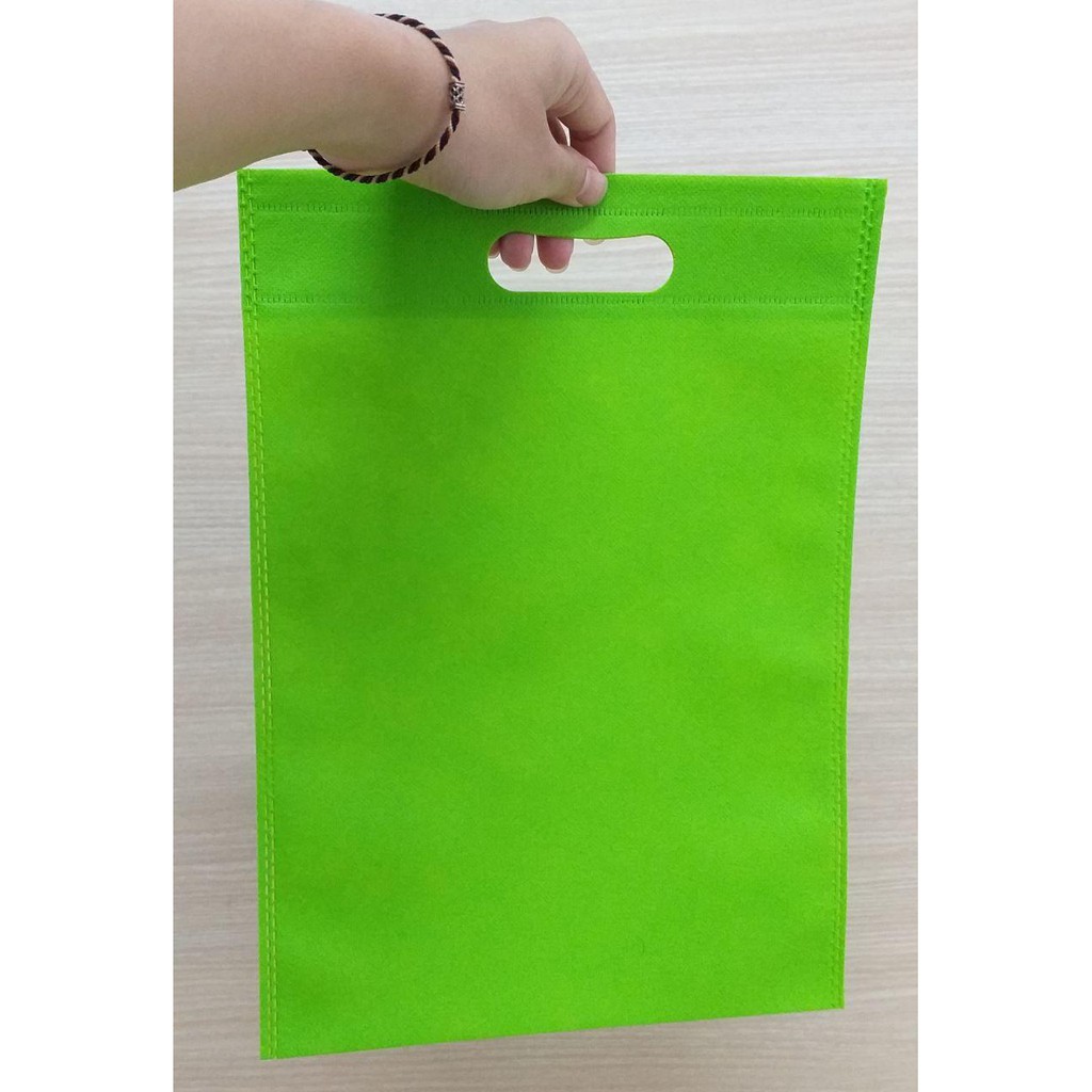 

GOODIE BAG SPUNBOND OVAL 25x35 (Kodian) / Tas Belanja Murah / Kantong Belanja / Souvenir