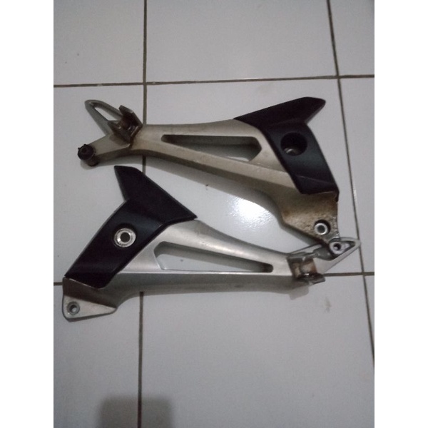 Footstep futstep pijakan kaki belakang Honda Supra X 125 original