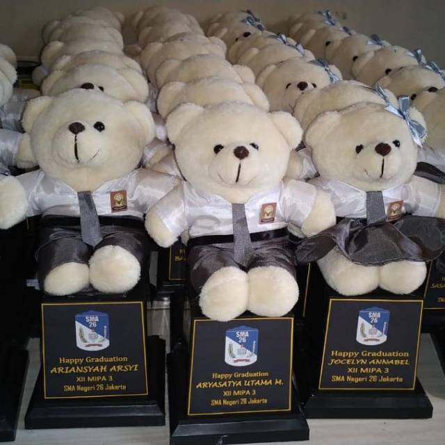 Piala boneka seragam sekolah plastik kado