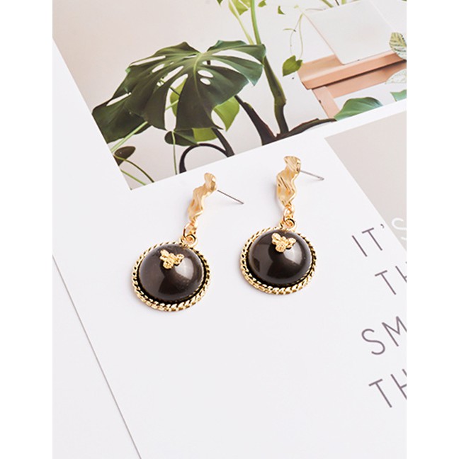 LRC Anting Tusuk Fashion White Alloy Pearl Earrings D65470