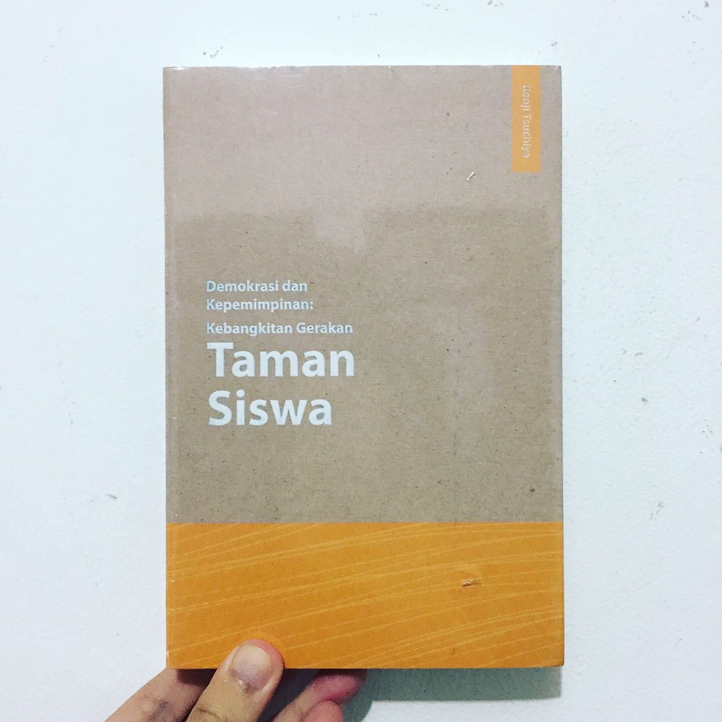 DEMOKRASI DAN KEPEMIMPINAN - Kebangkitan Gerakan Taman Siswa