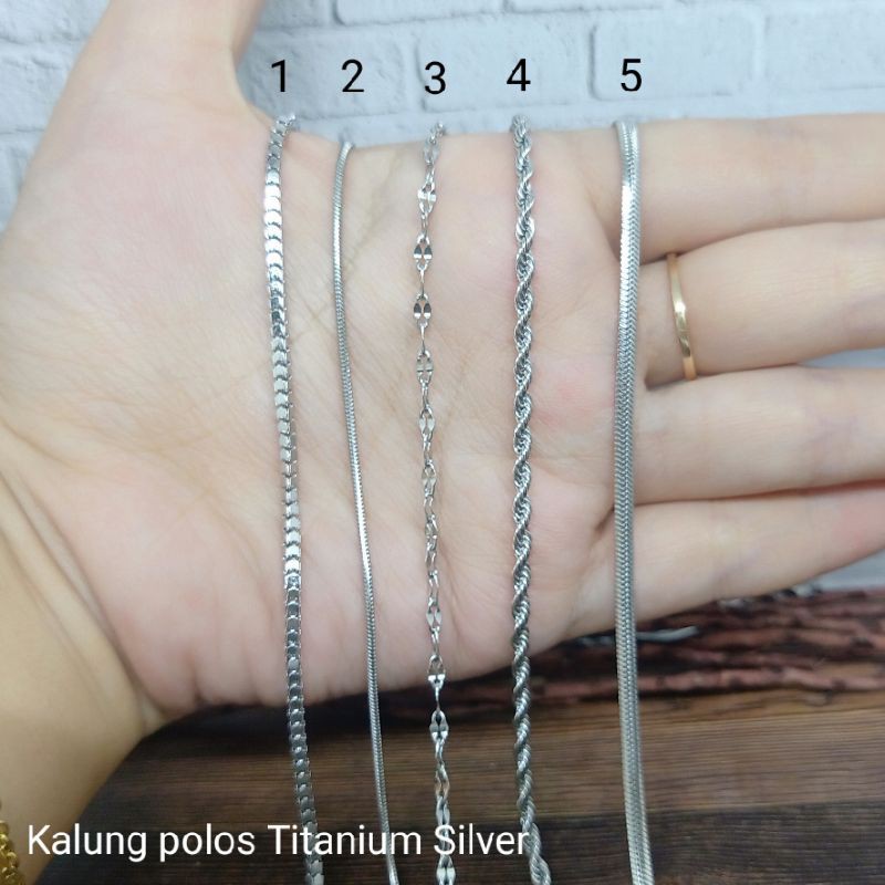 Kalung Titanium Pria Wanita Anti Karat Warna Silver Terbaru