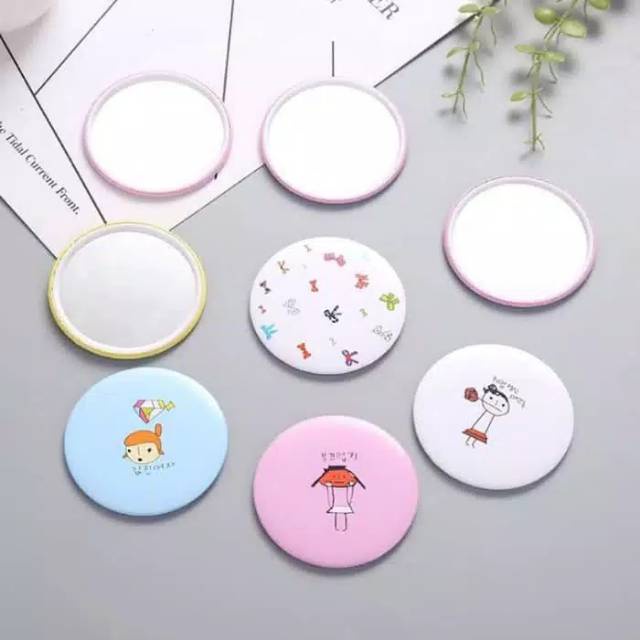 Cermin Bulat Karakter/Kaca Cermin Make Up Mini/Travelling Motif