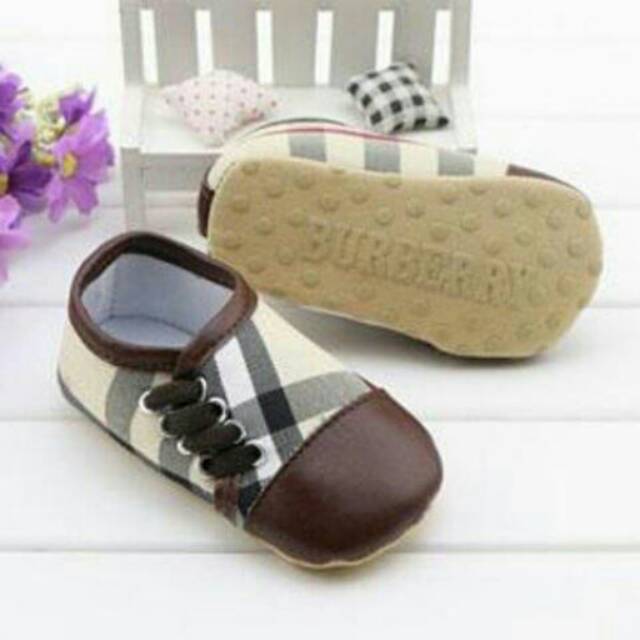 Sepatu Prewalker Burberry