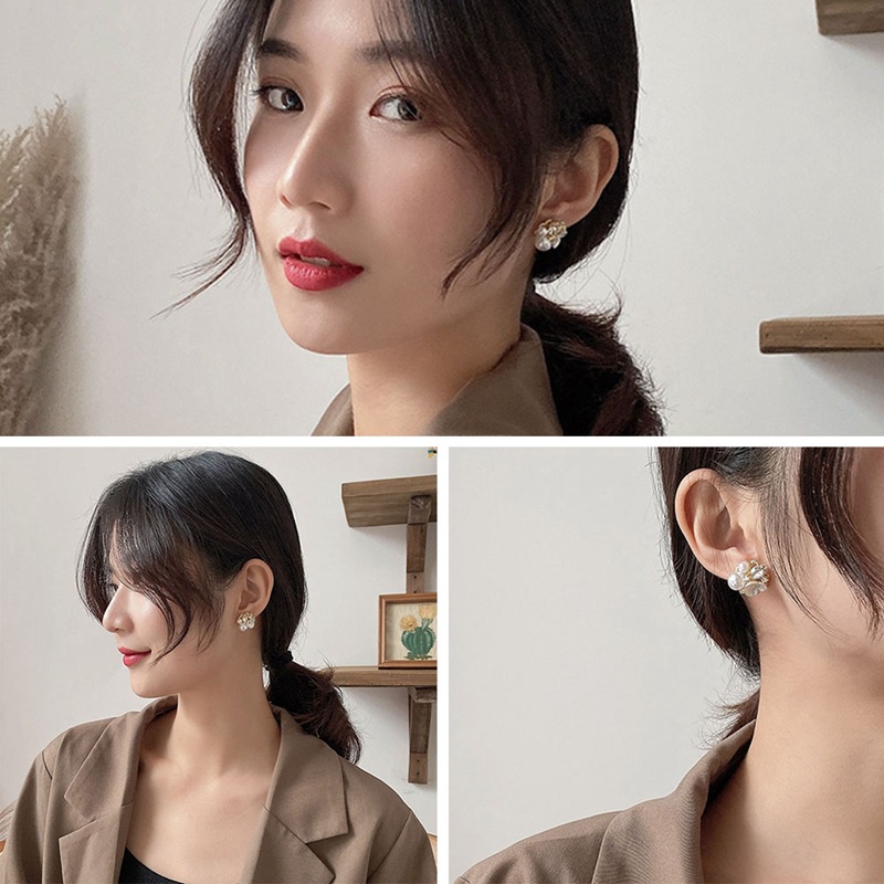 Fancyqube Anting Klip Tanpa Tindik Desain Bunga Hias Kristal Mutiara Imitasi Gaya Korea Untuk Wanita