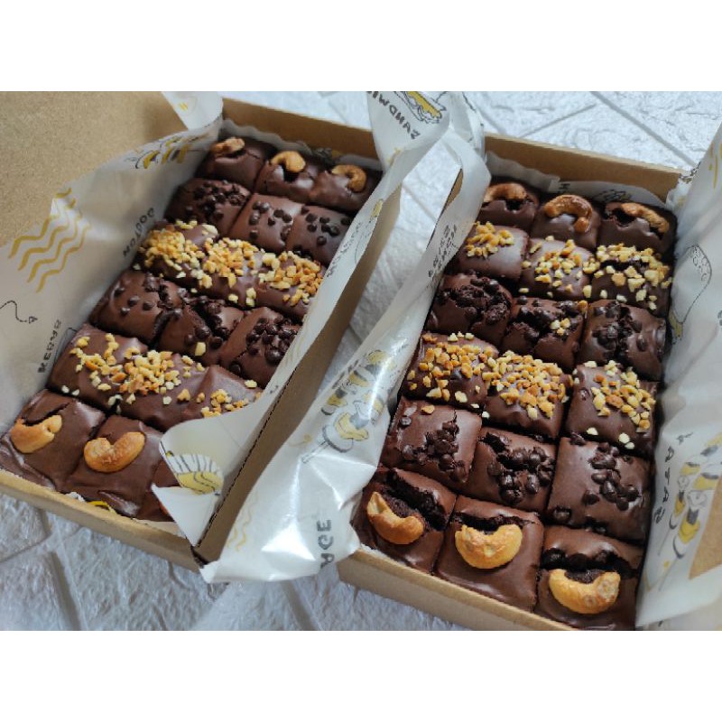 

fudgy brownies toping biasa +ucapan