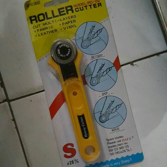 

ROLLER CUTTER PISAU CUTTER KATER CUTER ALAT POTONG AKRILIK FIBER PLAT FIBER GEL UKURAN 28 MM