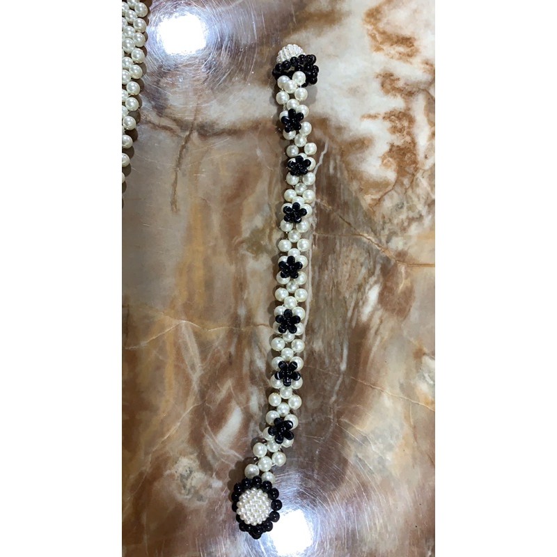 pengait masker mutiara