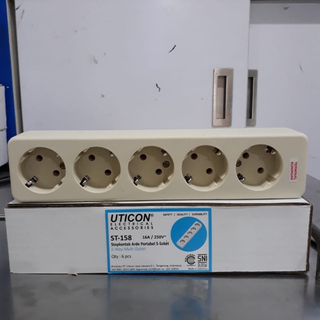 Stop kontak 5 lubang Uticon