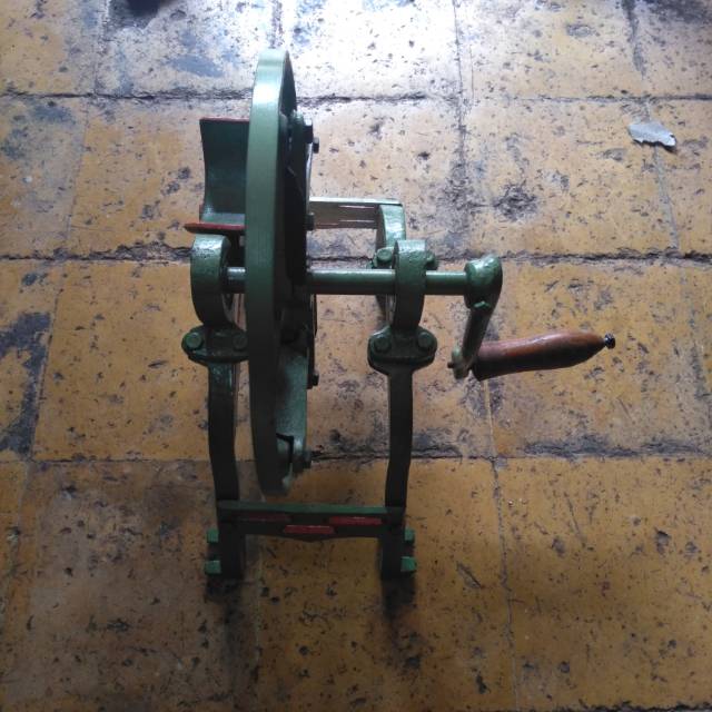 Pemotong keripik singkong