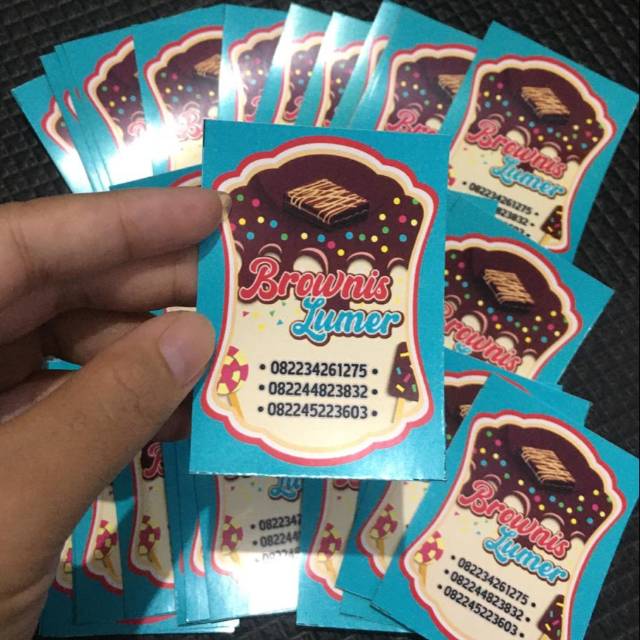 

Cetak Stiker Label Produk Custom | Stiker Kardus | Stiker Tasyakuran | Stiker Souvenir | Glossy