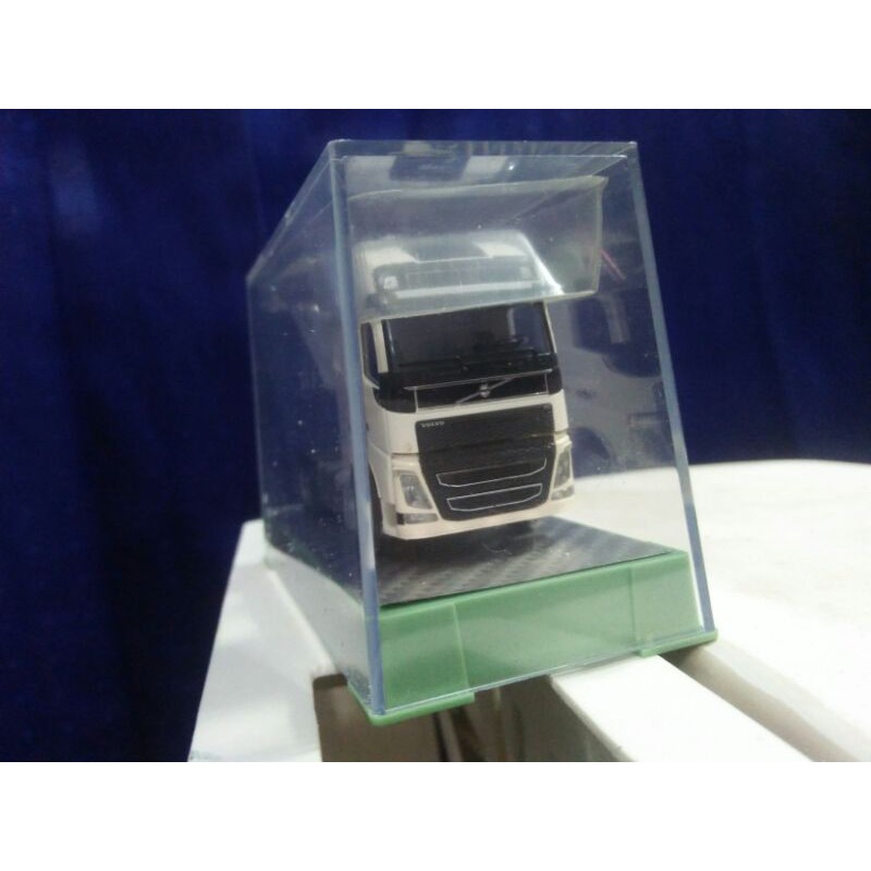 AWM Model skala 1/87 Volvo FH4 6x2 Tractor head