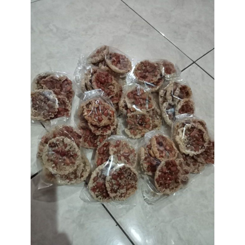 

peyek kacang lariz ibu suni