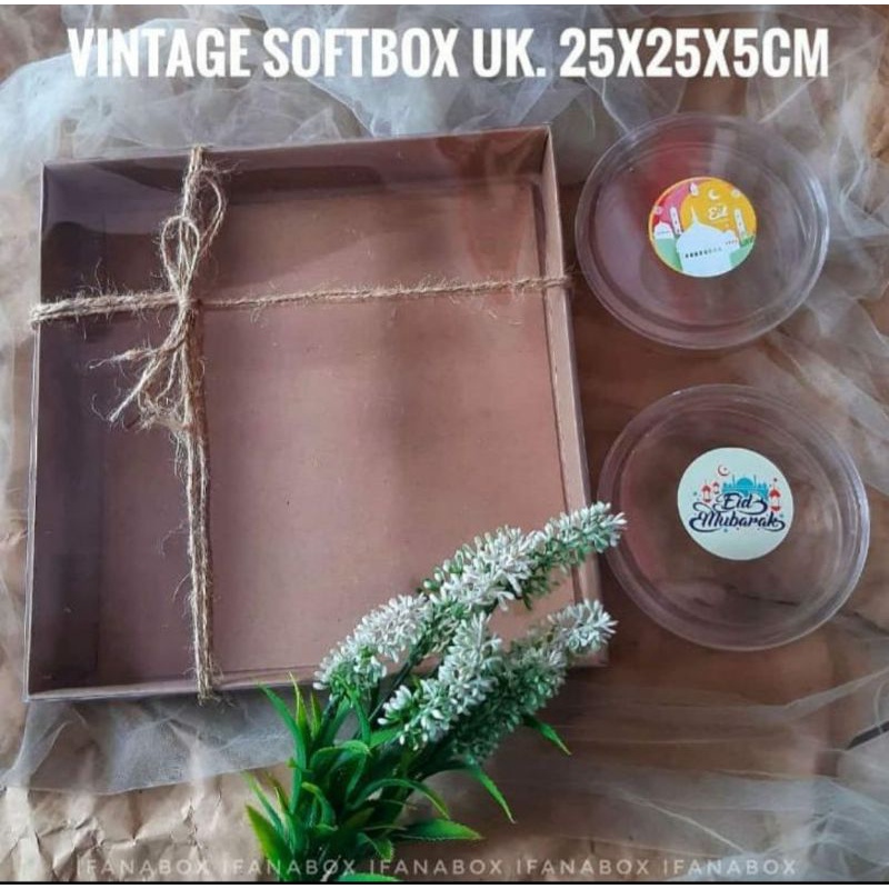 

BOX HAMPERS 25x25x5cm WARNA COKLAT VINTAGE (MINIMAL ORDER 10PCS)