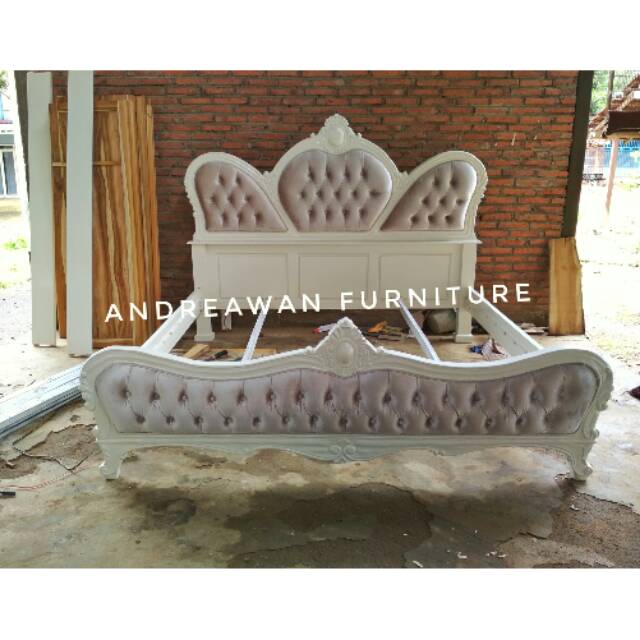 tempat tidur king size dipan ukir dipan klasik dipan putih tempat tidur mewah furniture Jepara