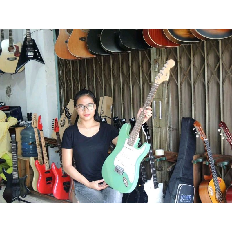 GITAR LISTRIK FENDER STRATOCASTER HIJAU