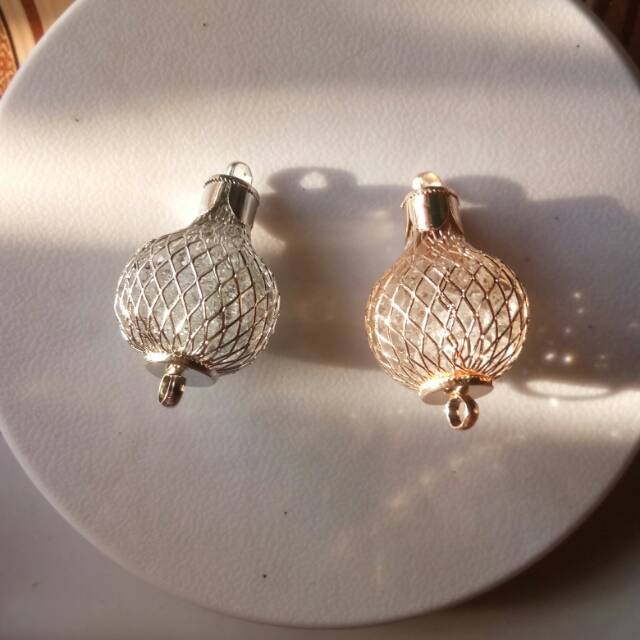 Liontin lampion isi kristal