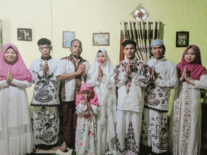 Setelan Sarung Dan Baju Koko Batik Motip Kopi Putih Sogan Batik Solo