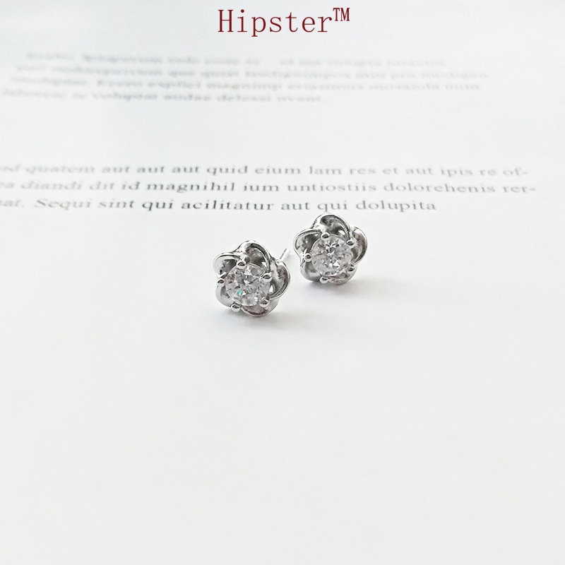 Hot Sale New Temperament Five Petal Flower Diamond Delicate Earrings