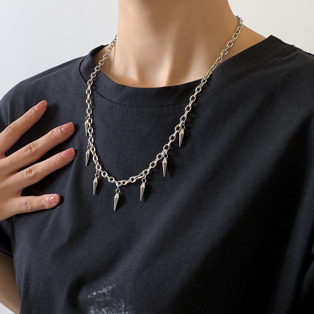 Kalung choker Bahan Titanium steel Aksen rivet Rumbai Gaya hip hop Untuk Pria Dan Wanita