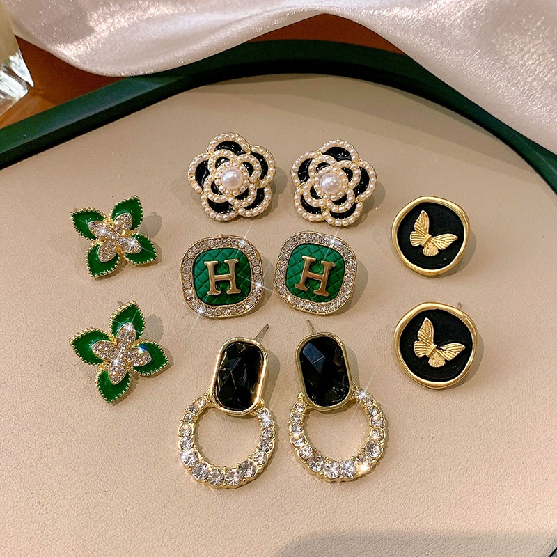 Anting Stud Hias Mutiara Warna Hijau Gaya Vintage Korea Untuk Wanita