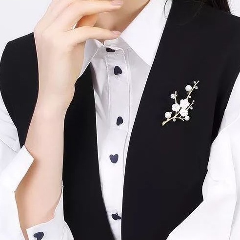 Bros Bunga Plum Vintage Elegan Hias Mutiara - Pin Bros Hijab Kebaya-1