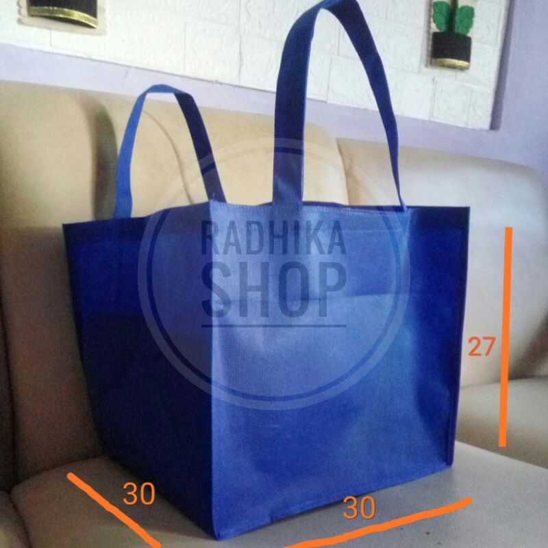 

Tas Spunbond Goodiebag/ Hajatan box ukuran 30 x 30 x 27 cm
