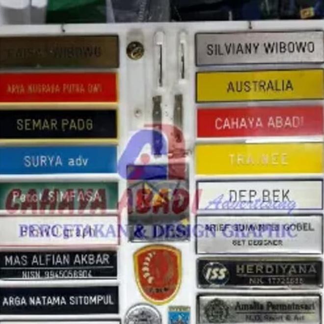 

Nama Dada Atau Name Tag Atau Papan Nama Grafir - Peniti Produk Murah
