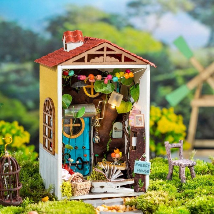 ROLIFE Robotime Borrowed Garden Miniature Dollhouse Kit DS013