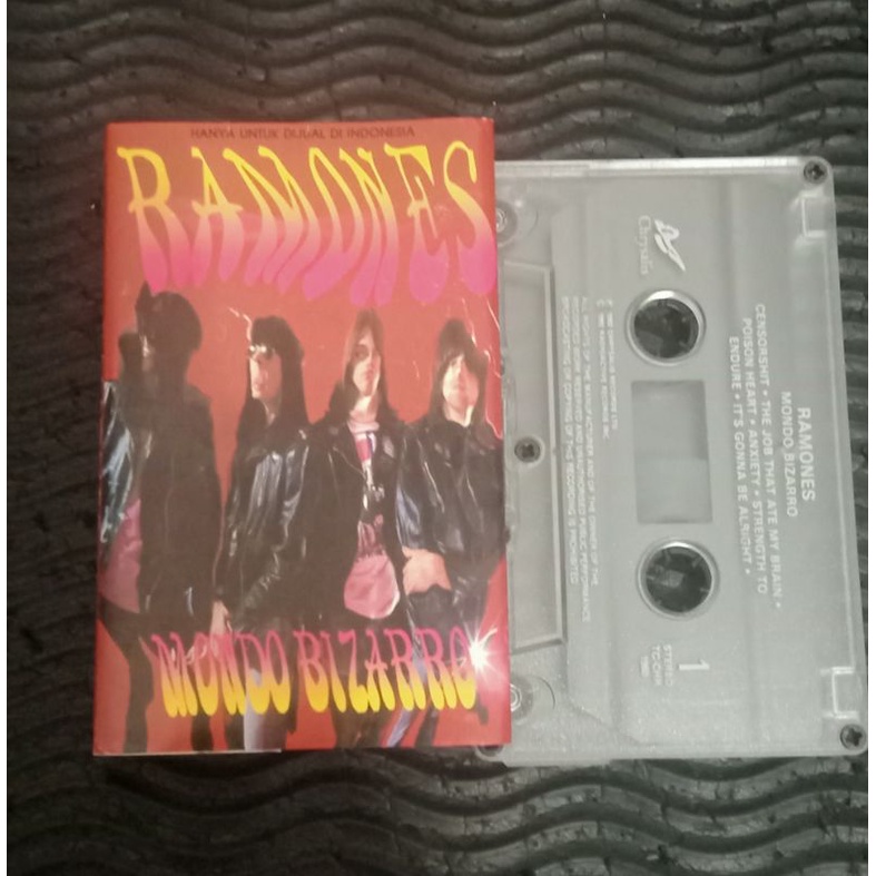 Kaset Pita Ramones -  Mondo Bizzaro - Punk the clash cock sparrer