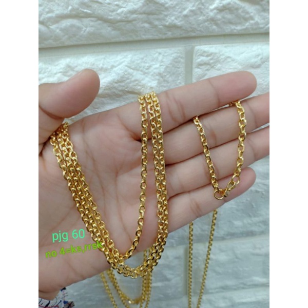 Rantai kalung replika mas 24 k yg golden,awtlet,ukuran 45cm (realnya 45-55cm),60cm (realnya 60-70cm) BERAT DITENTUKAN BERDASARKAN Besar kalung,bukan berat nya karena tidak ditimbang timbang karena hanya replika emas