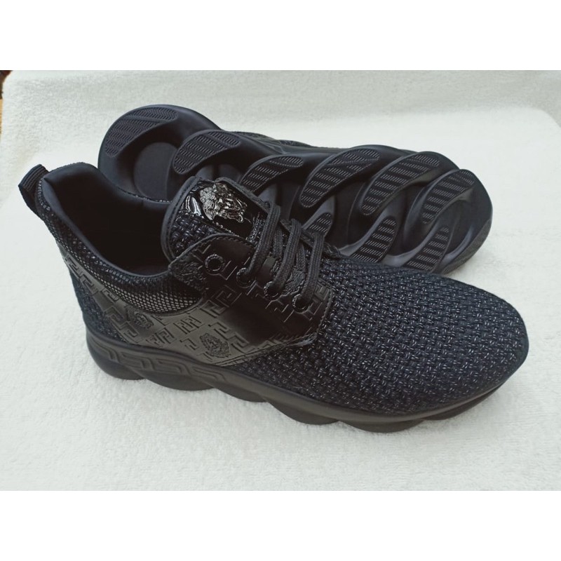 sepatu pria Versace