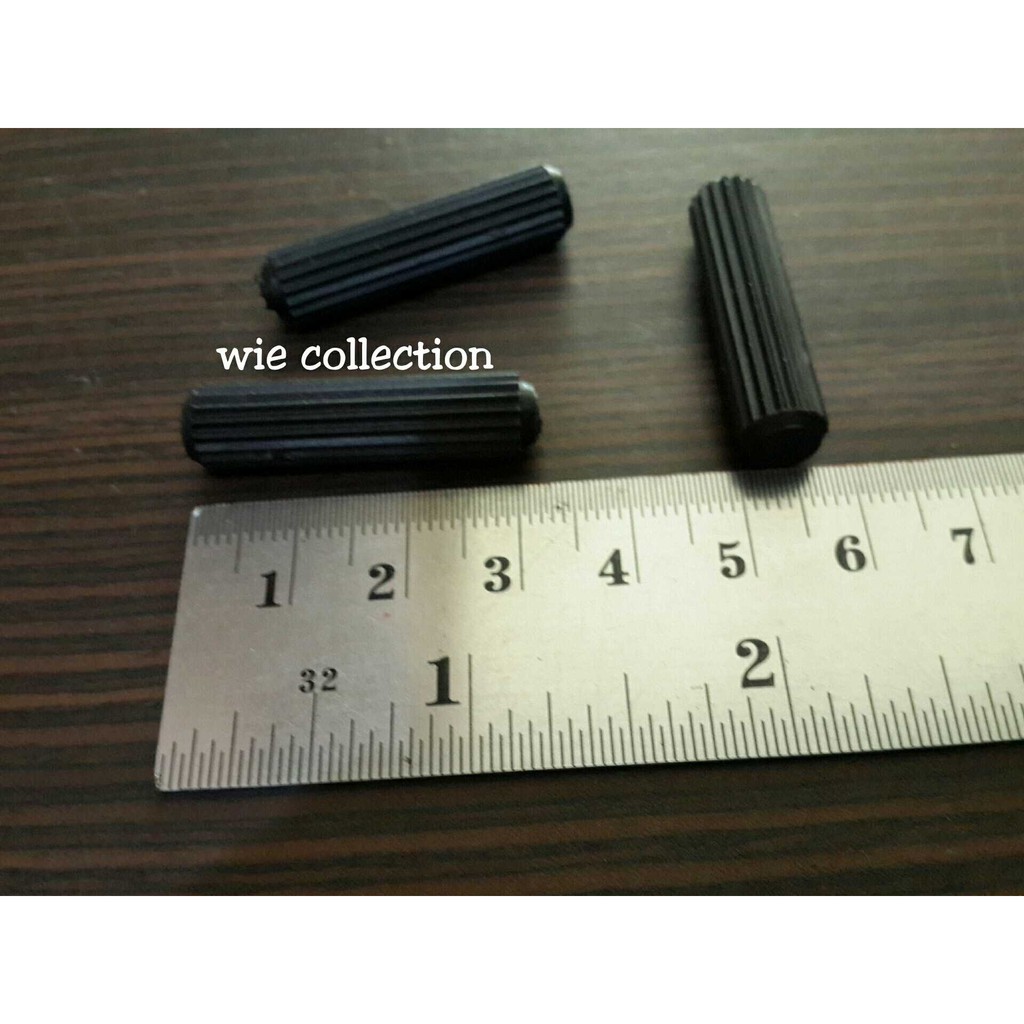 

PEN DOWEL PLASTIK LEMARI 6MMX30MM / PEN PLASTIK WARNA HITAM