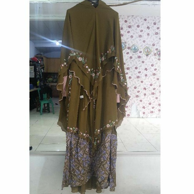 Preloved Gamis Syari Qnanz batik