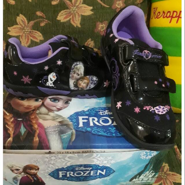 Sepatu sekolah disney frozen