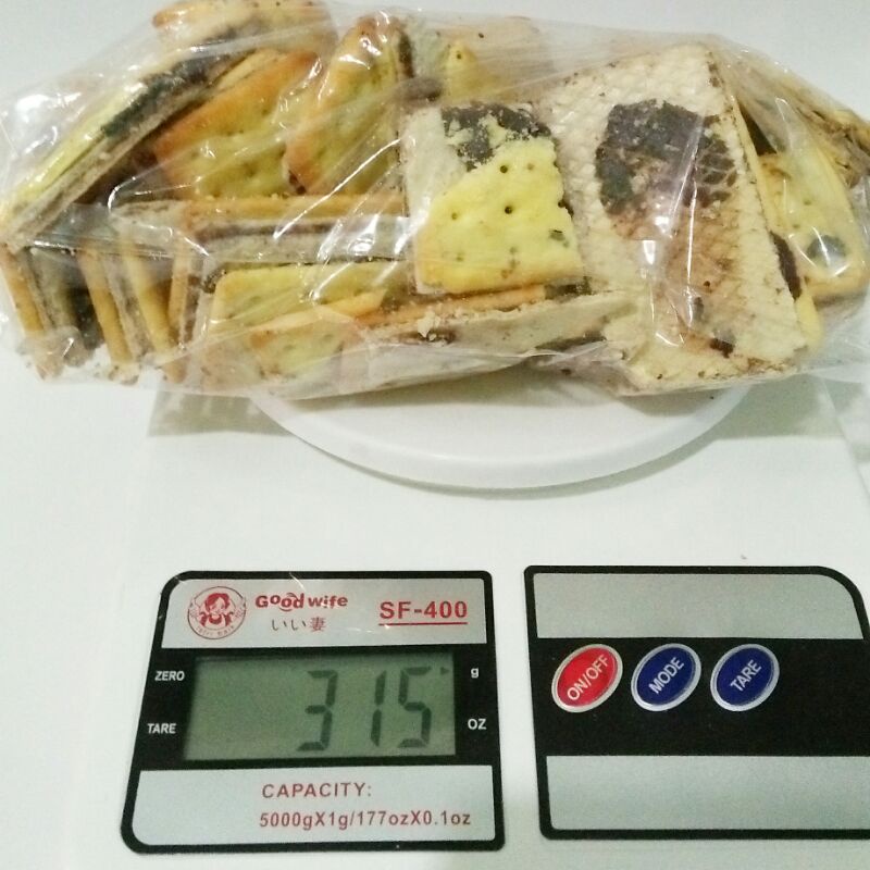 

BiskuitKhongGuanSaltcheeseCombo/BrokenCombo