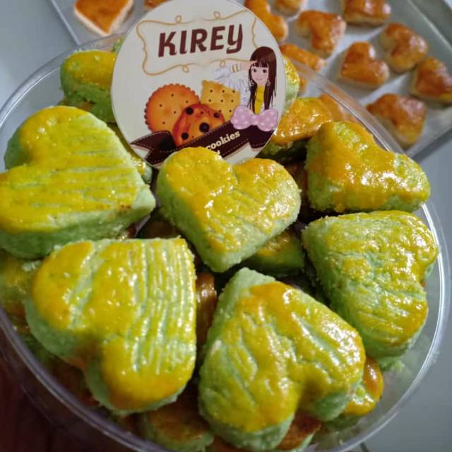 

Kue kacang pandan