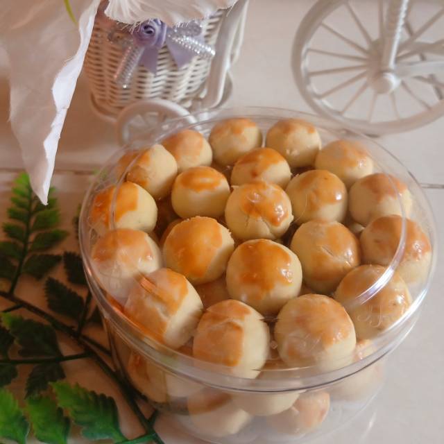 

Kue Lebaran Nastar. Isian Nanas segar wajib ada dalam hidngan idul fitri. Berat 500 gram.