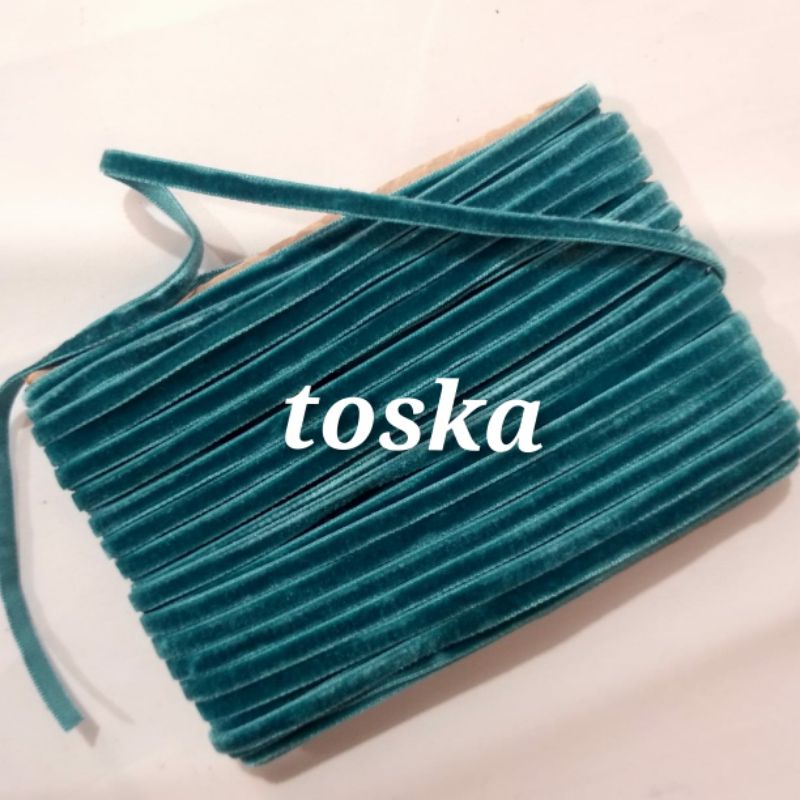 

per rol 15 meter,pita bludru warna toska lebar 0.5 cm