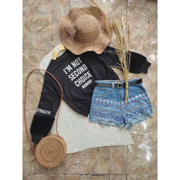 preloved sweater crewneck lovetoxic print bulu bulu hitam crop lengan balon wanita