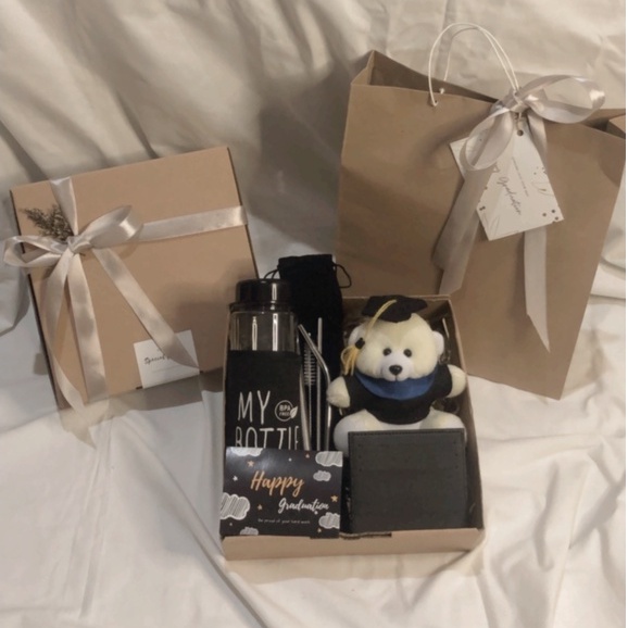 

NEW PRODUK Hampers Wisuda Termurah/Gift Box Wisuda/Hadiah Wisuda/Kado Wisuda/Hadiah/Kado/Hadiah Wisuda Cowok/Hadiah Wisuda Cewek