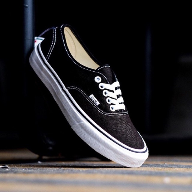 [SALE] AUTHENTIC CLASSIC BLACK WHITE ORIGINAL 100%