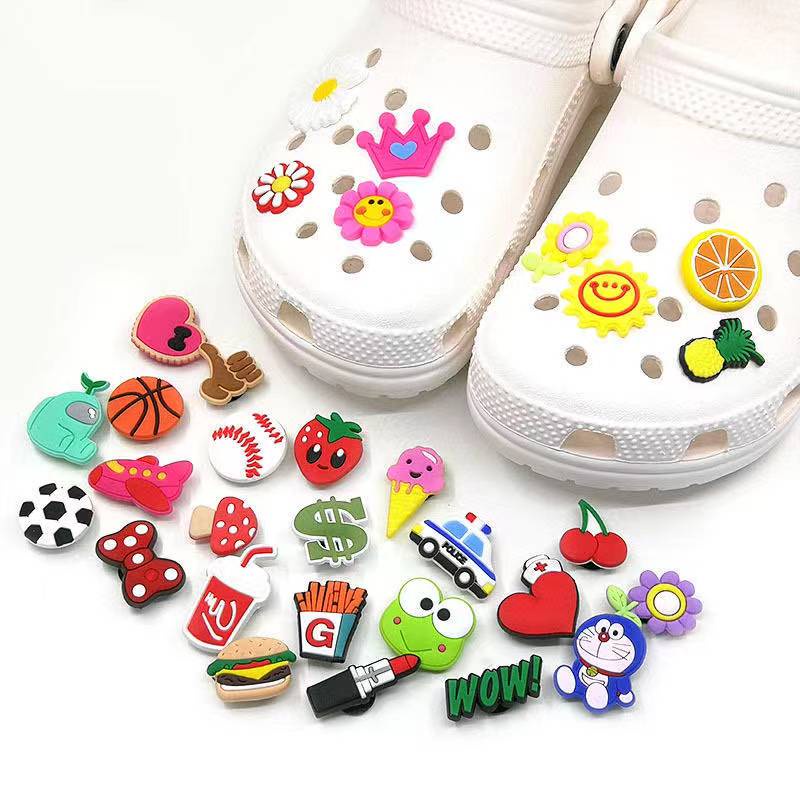 Charms Karakter  Jibbitz Sendal Pin sandal Aksesoris Mainan Boneka Kartun Bahan PVC Anti Air Lucu