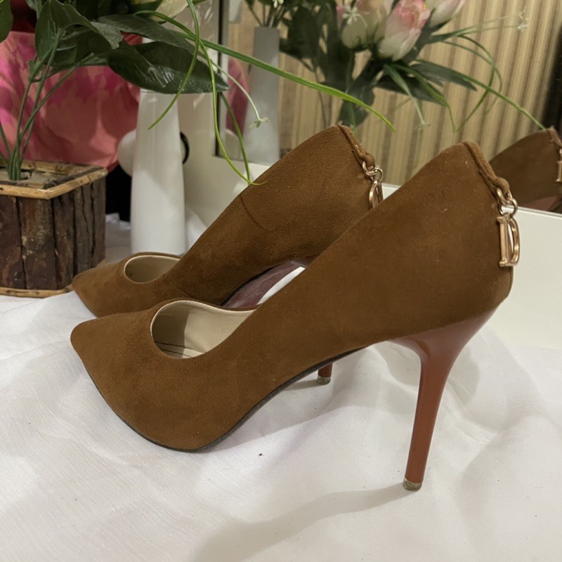preloved sepatu heels / hak pump christian dior coklat