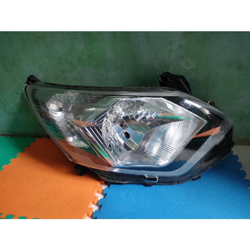 lampu depan Toyota calya