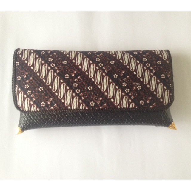 CLUTCH ANYAMAN PANDAN BATIK